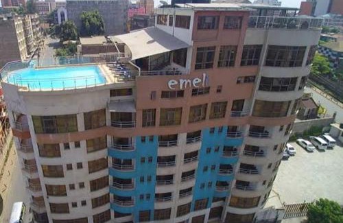 Ngara West Apartment | DELUXE STUDIO with rooftop pool