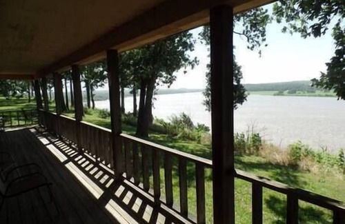 Golconda House | Deluxe Two Bedroom Bungalow w/Full Kitchen & View!