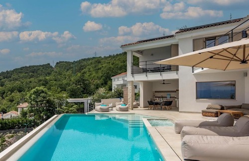 Opric Villa | Deluxe Villa Dana