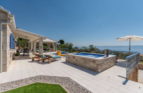 Bol Villa | Deluxe Villa Purple Rain with Swimming Pool