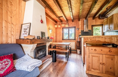 Le Praz de Lys Ski Chalet | Demi- Chalet Les Trolles 6-8 Pers' with Mountain View, Private Terrace and Wi-Fi