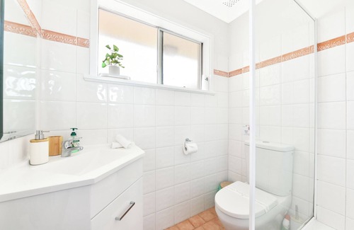 The Entrance North Apartment | Dennis Beach - 4 Bedroom Home