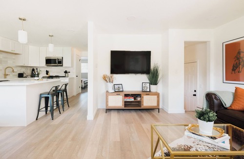 Barths House | Denver Getaway Western Retreat Newly Renovated Close to DT, I70 & Red Rocks!