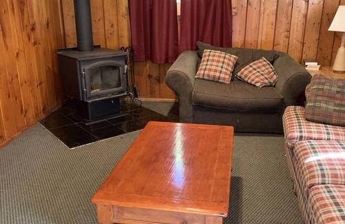 Tawas City Cottage | (Depine) Cozy 3 Bedroom Cottage LAKEFRONT/BEACHFRONT - PETS OK