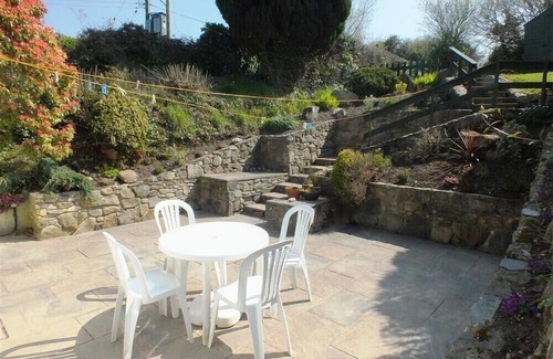 Newport Cottage | DERLWYN, pet friendly, with open fire in Newport, Pembrokeshire