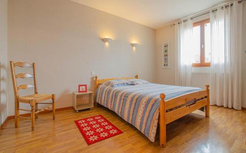 Avirey-Lingey House | Derriere les champs