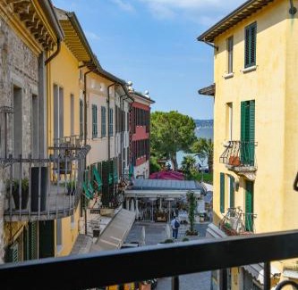 Sirmione Old Town Apartment | DesenzanoLoft Official Partner Homes & Villas by Marriott Bonvoy - Queen Of Sirmione Castle view