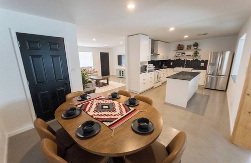 Palm Springs House | Desert Avenue – Family-Friendly Escape with Stunning Views