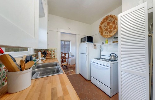 West University House | Desert Bloom /1 BR 1 BA/Blocks from U of A