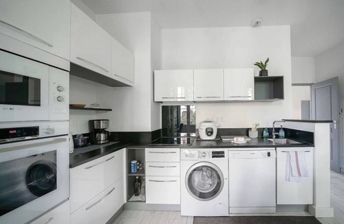 Republique Apartment | Design apartment in the city center with parking