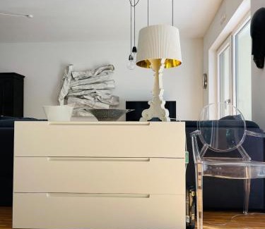 Stadtbezirk 3 Apartment | Design apartment with river view