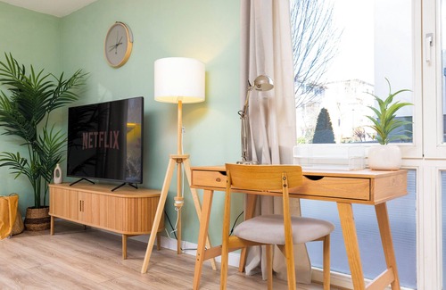 Striesen Apartment | Design Studio I Center I Green
