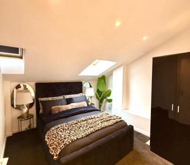 Bermondsey Apartment | Designer 2-Bed Flat by Tower Bridge