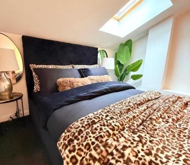 Bermondsey Apartment | Designer 2-Bed Flat by Tower Bridge