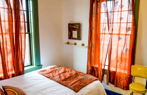 West End Apartment | Designer 3 Bedroom Apt - Historic Fire House Loft
