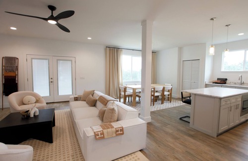 Chattanooga House | Designer Home 5 beds 4BR Jetted Tub 10 mins Chattanooga DT Perfect for families!