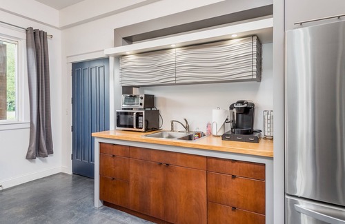 Swannanoa Apartment | Desirable escape near downtown with firepit, fast WiFi, central AC & kitchenette