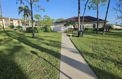 Bonita Springs Condo | Desirable third floor unit. Close to all amenities including beach barefoot.
