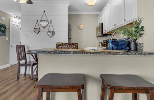 Holiday Isle Apartment | Destin Studio With Resort Amenities and Private Beach Access