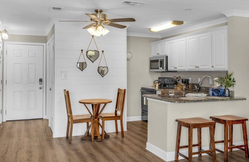 Holiday Isle Apartment | Destin Studio With Resort Amenities and Private Beach Access