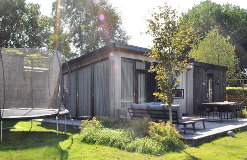 Haulerwijk Ski Chalet | Detached chalet in Friesland with fenced garden and unobstructed view.