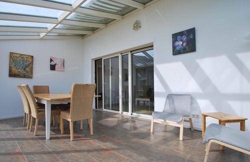 Makkum Cabin | Detached Duinvilla with a conservatory, a whirlpool, and two patios near the beach at the luxurious Beach Resort Makkum.