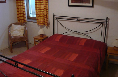 Saint-Jean-de-Trezy Cottage | Detached former winemaker's cottage in a delightful & panoramic setting