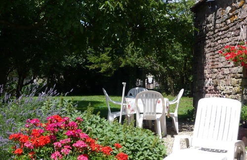 Saint-Jean-de-Trezy Cottage | Detached former winemaker's cottage in a delightful & panoramic setting