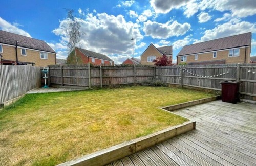 Great Brington House | Detached House Free Parking FastWifi SmartTV