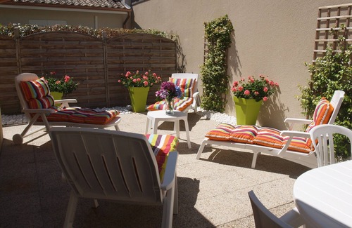 Ares House | Detached house with garden