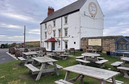 Seaton Sluice Apartment | Detached, spacious upper-floor maisonette with garden by the sea. Pet friendly!