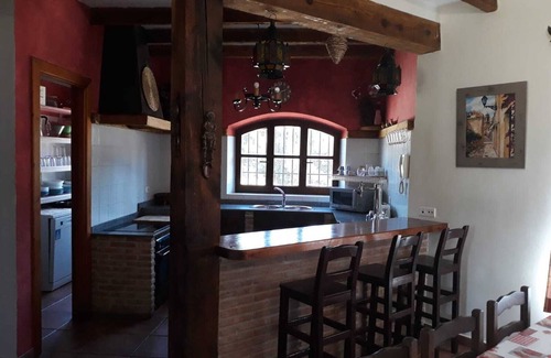 Argamasilla de Alba Ski Chalet | Detached villa with private pool and garden with outdoor games