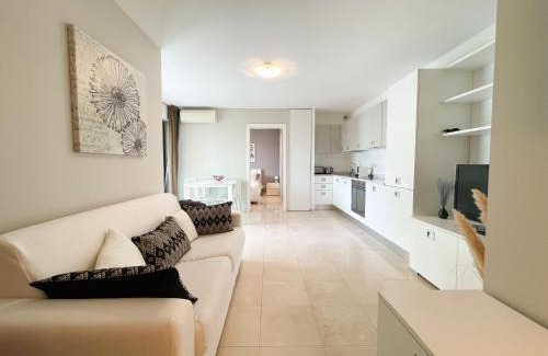 Beausoleil Apartment | Deux pièces, parking et piscine