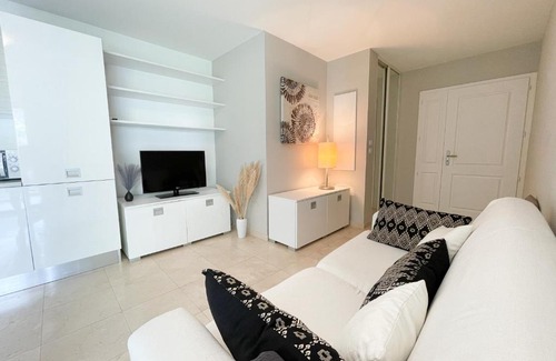 Beausoleil Apartment | Deux pièces, parking et piscine