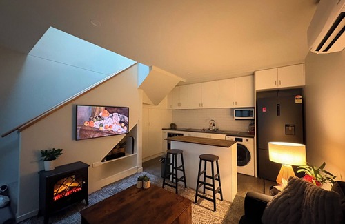 Devonport Apartment | Devonport CBD Modern Loft