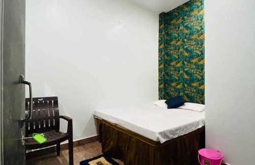 Varanasi House | Dhanwantri Niwas Guest House By GRB
