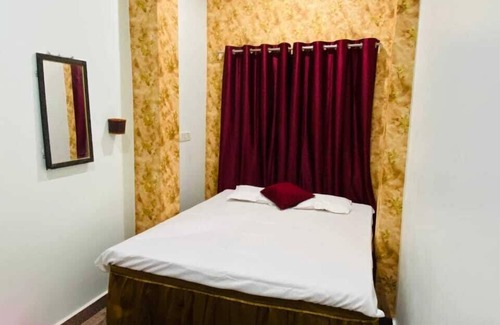 Varanasi House | Dhanwantri Niwas Guest House By GRB