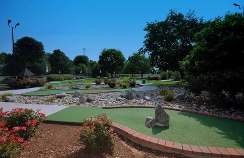 Berkeley Villa | Diamond Resorts The Historic Powhatan Resort - 2 Bed Accessible Roll in Shower