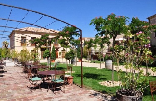 Poilhes Apartment | Die Vinauberge - Sauvignon: Loft in Historischem Weinkeller am Canal du Midi
