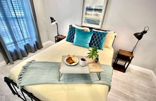 Golden Gate House | Diego's Blue guest house in Naples area.