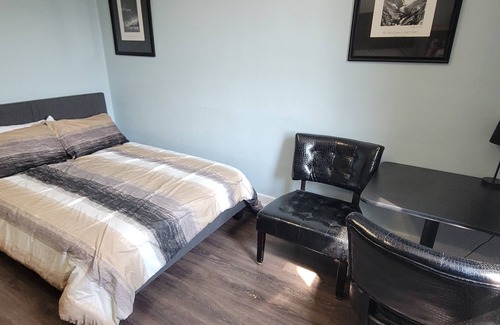 Dillon Hotel | Dillon Tap House Beaverhead Room