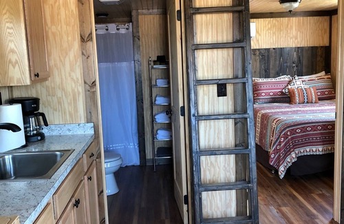 Glen Rose Cabin | Dinosaur Valley RV Park Cabin 4