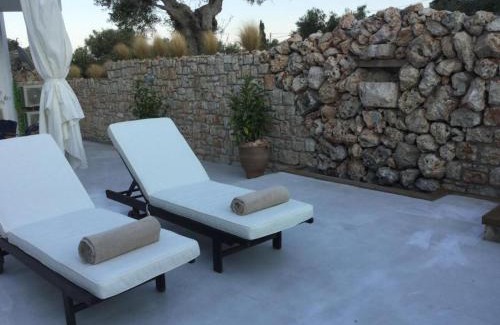 Skinaria Villa | Dion Villa - Pool & Jacuzzi - Sleeps 4 - Zakynthos