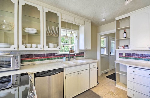 Bremerton House | Direct Beach Access: Getaway on Port Orchard!