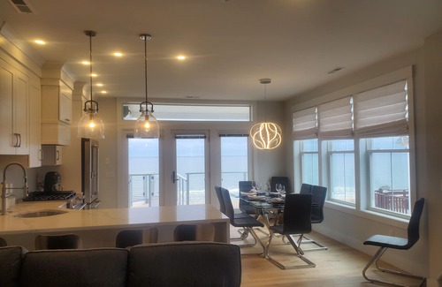 Salisbury House | Direct Ocean Front Salisbury Beach South Siden Step out onto sand!