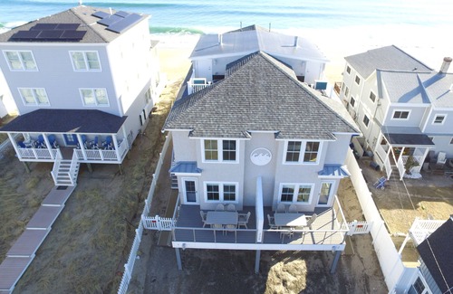 Salisbury House | Direct Ocean Front Salisbury Beach South Siden Step out onto sand!