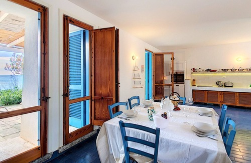 Marina di Felloniche Ski Chalet | Direct sea access and stunning location