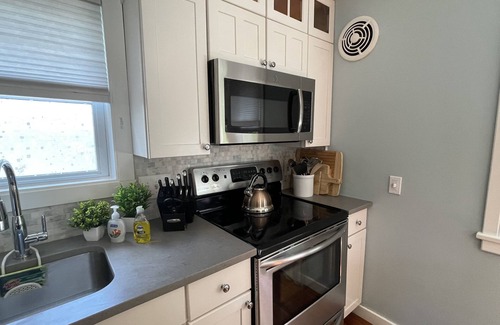 Danbury House | Direct Waterfront Home~Panoramic Views & Hot Tub on Candlewood Lake~Weekly Disct