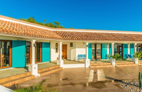 Buenavista Villa | DISCOUNTS! Walk 2 BEACH. THEATERn5 Bedrooms/7 Bath. Heated Pool-Jacuzzi