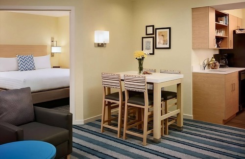 Monmouth Junction Resort | Discover a Charming Stay in Princeton! Free Breakfast and Seasonal Outdoor Pool!